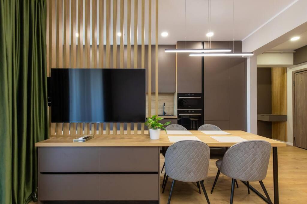 Elegant 2 Bedroom Retreat Bucarest Esterno foto