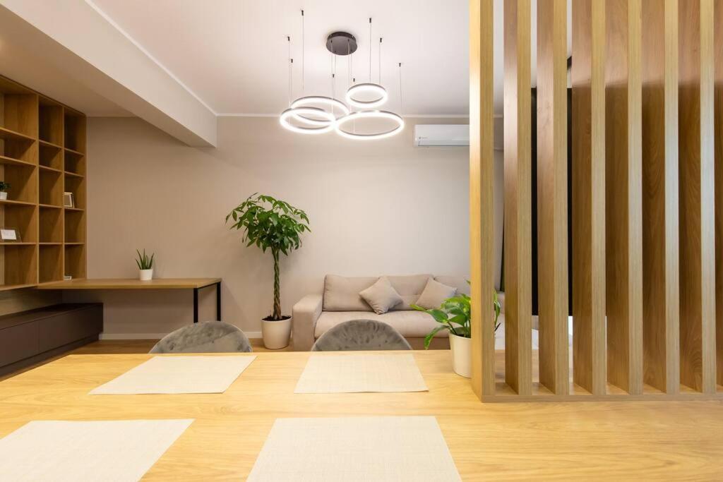 Elegant 2 Bedroom Retreat Bucarest Esterno foto